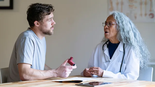 Flovent vs. Arnuity Ellipta: 5 Differences Between These Asthma Inhalers