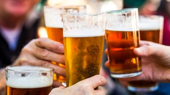 Health: Alcohol addiction: cheers beer-1060456922
