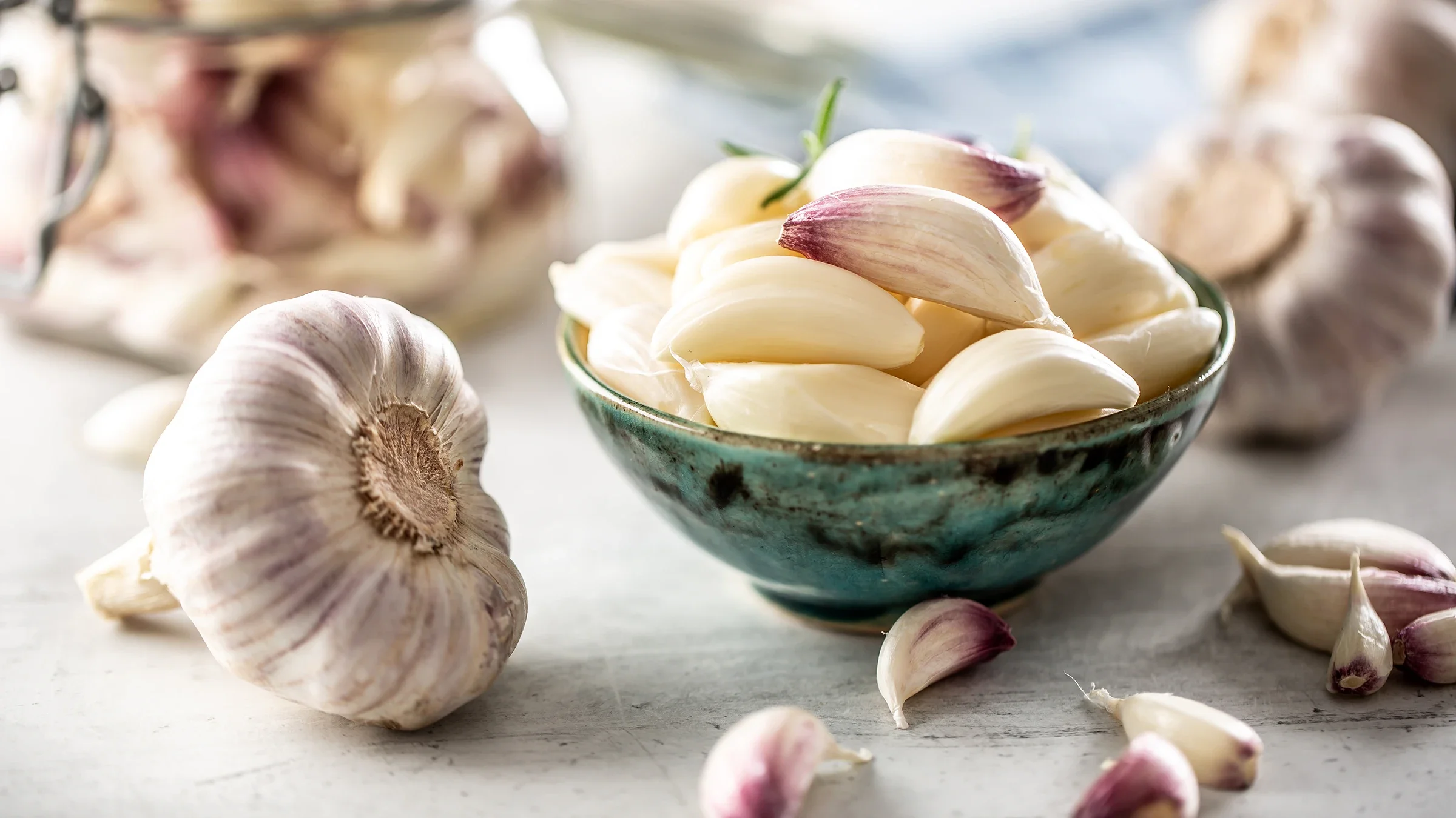 diet-nutrition: garlic in bowl 1319925680