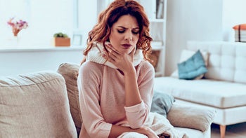 Cold symptoms: Cure: sore throat on couch 949553108