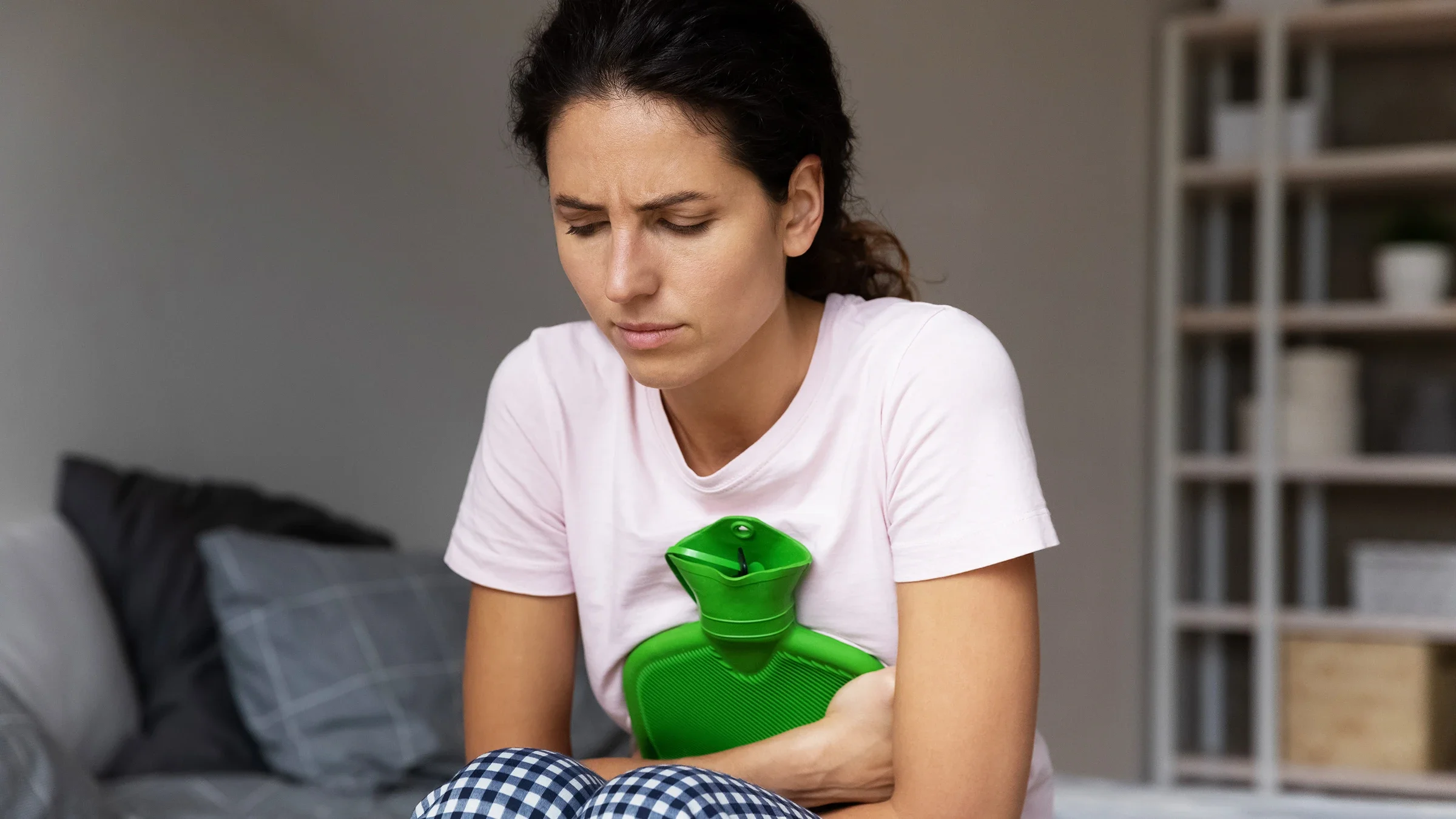 Health: Urinary tract infection: woman hot water bottle stomach 1369838504