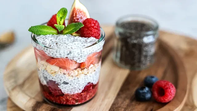 diet-nutrition: chia pudding with berries 2272103724