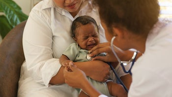 Childhood-RSV: baby crying at doctor checkup 1439349571