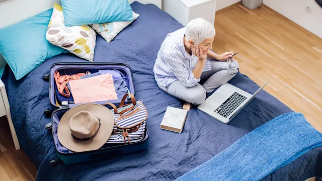 Alternative: Medigap abroad: using laptop while packing 1255376349