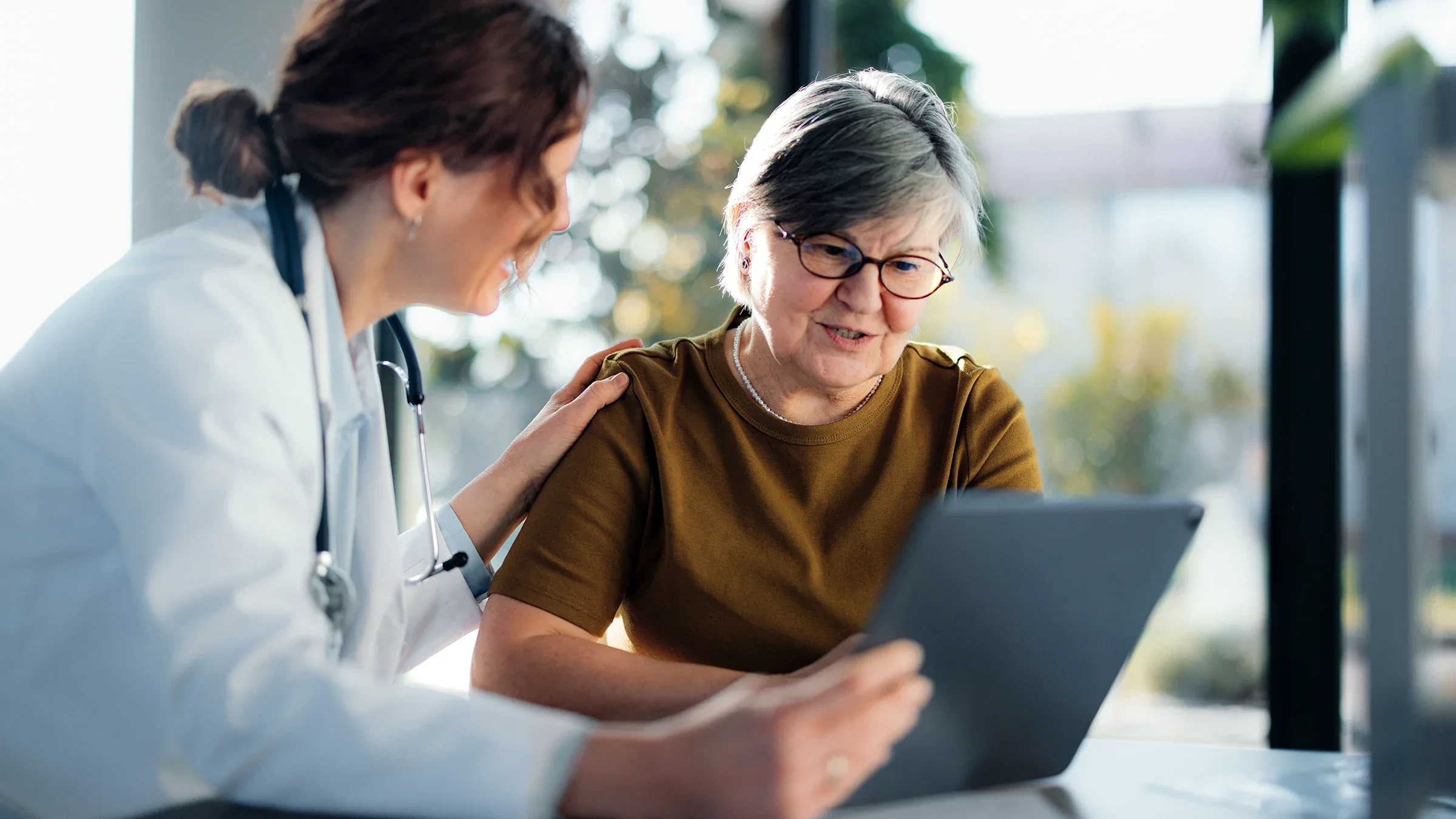 Woman and HCP reading off of a tablet
miniseries/E+k via Getty Images