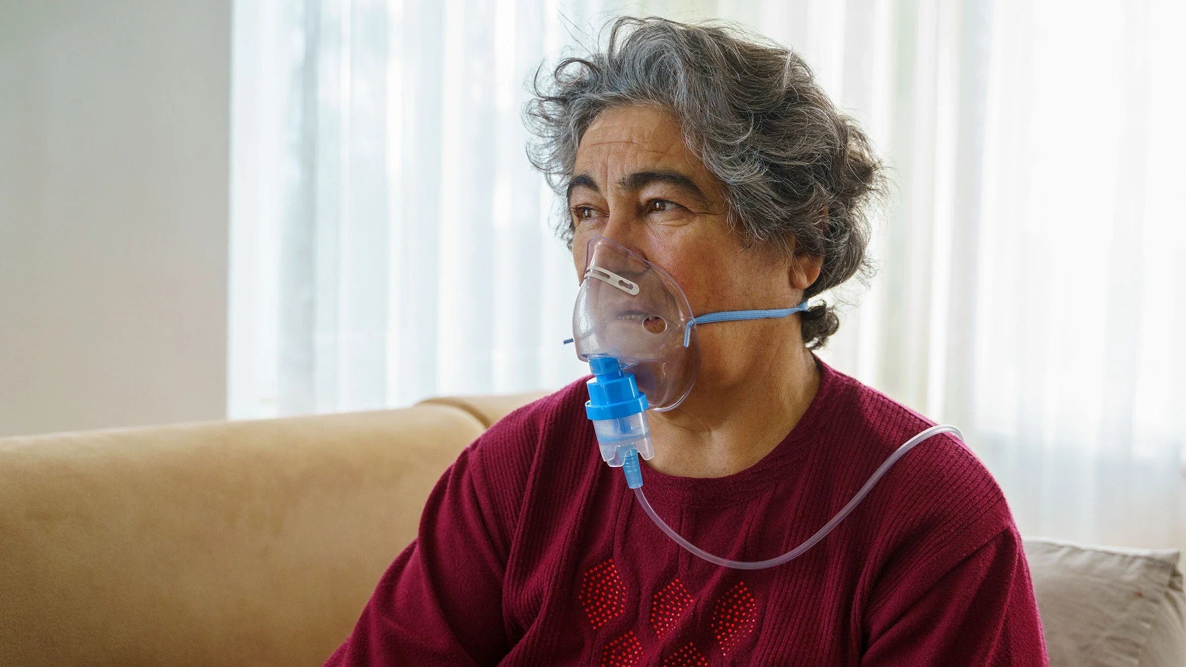 RSV: Adult treatment: senior woman oxygen mask 1363489256