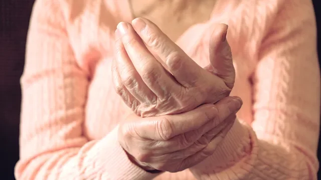 Aspercreme vs. Voltaren Gel: Which Is Better for Arthritis Pain?