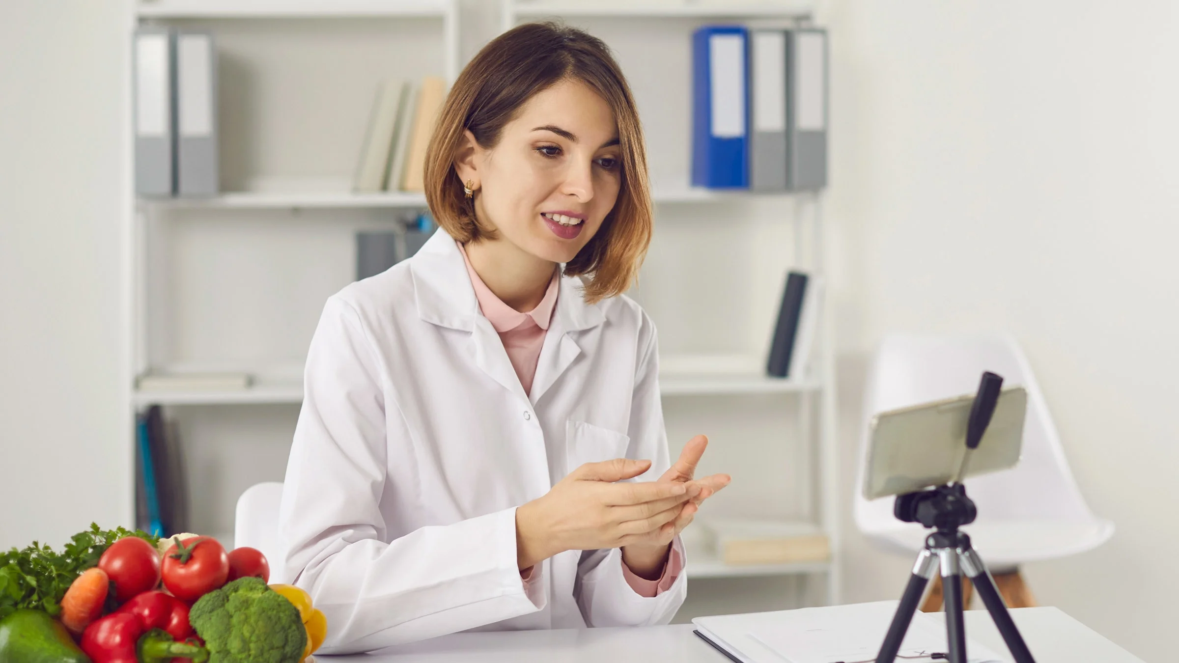 A nutritionist is a video call.