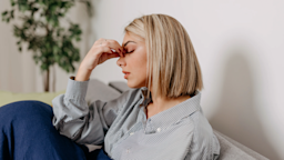 Tezspire’s cost without insurance can be over $4,000 per dose. Learn more about what affects Tezspire’s cost and ways to save on this medication.