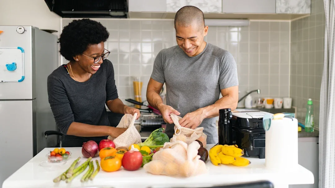 Health: High cholesterol: couple sorting vegetables 1385218220