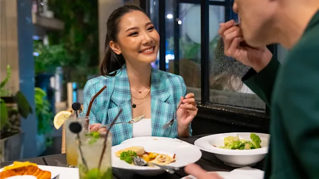 Diet nutrition: couple enjoying dinner 1432109629