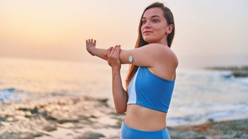 Health: Diabetes: 	stretching beach glucose monitor 1499784671
