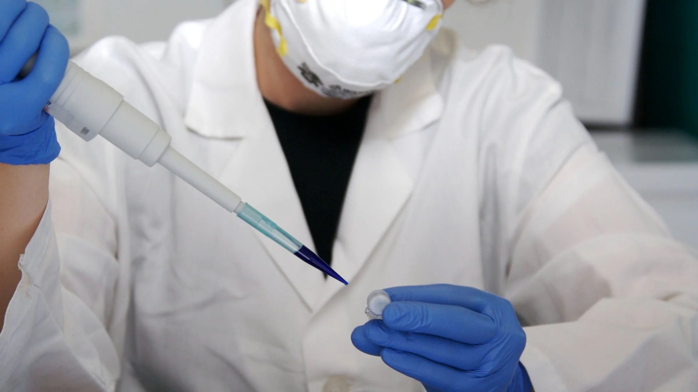 Close-up cropped shot of a scientist working with a test tube in the lab.