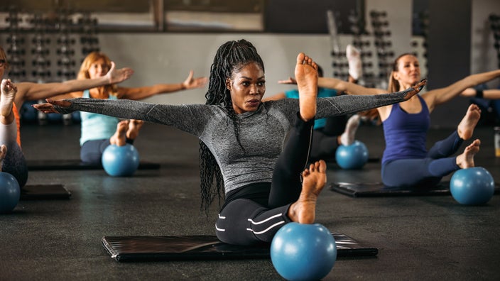 5 Benefits of Sitting on an Exercise Ball at Work