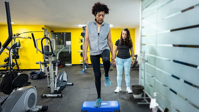 Movement-exercise: woman balancing single leg exercise 1488118503