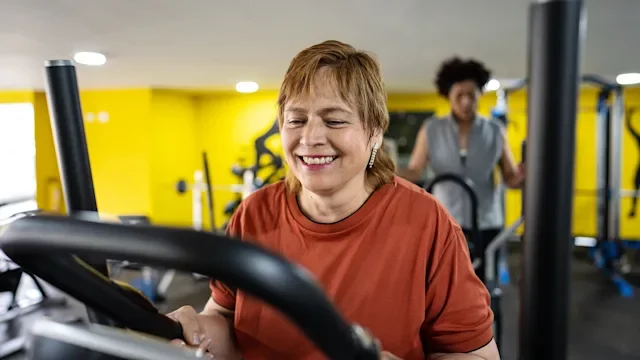 Movement exercise: woman healthy lifestyle 1488118506