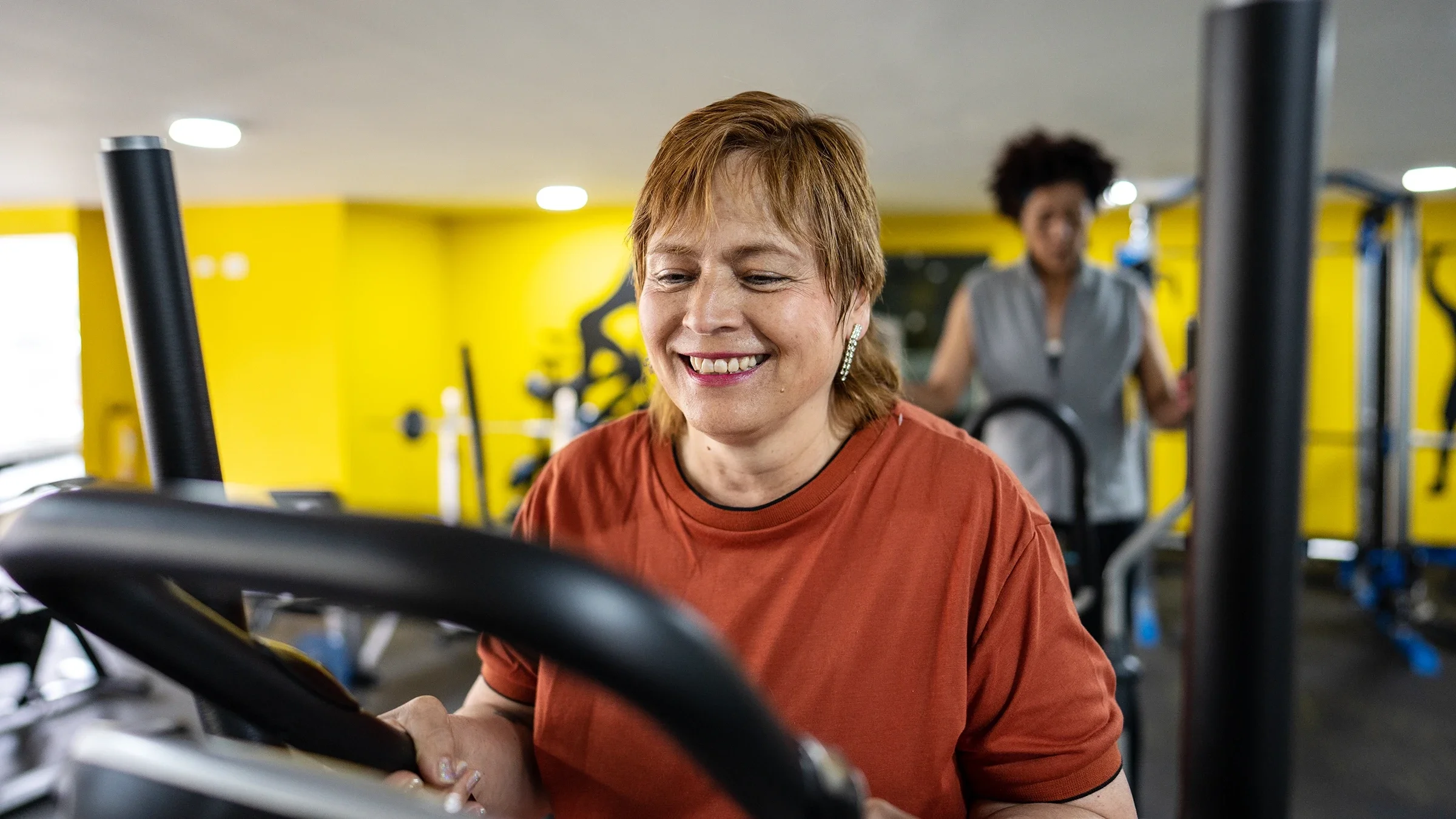 A woman exercising at the gym.