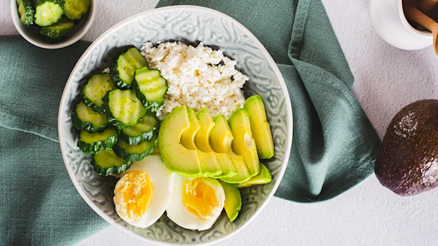 diet nutrition: bowl of cottage cheese with egg and vegetables 1699100731