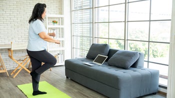Movement Exercise: woman doing single leg balance exercise 1572216465