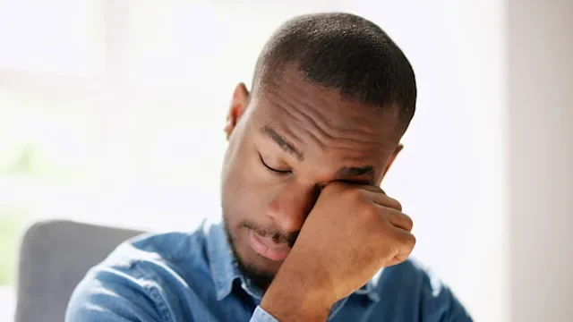 Health: Dry eye: man rubbing his eye 1493924712