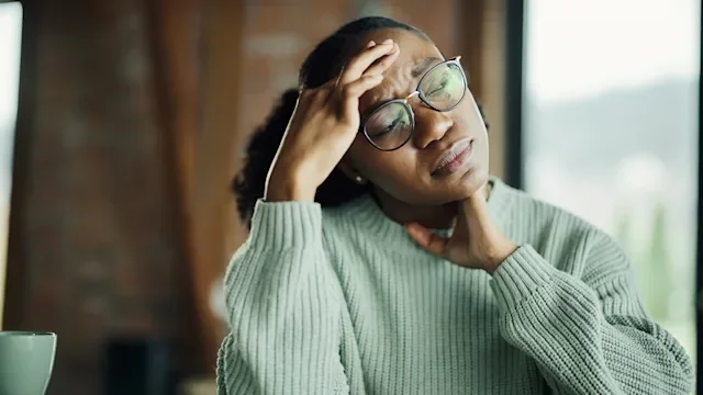 Symbravo: woman with a migraine 2132184395