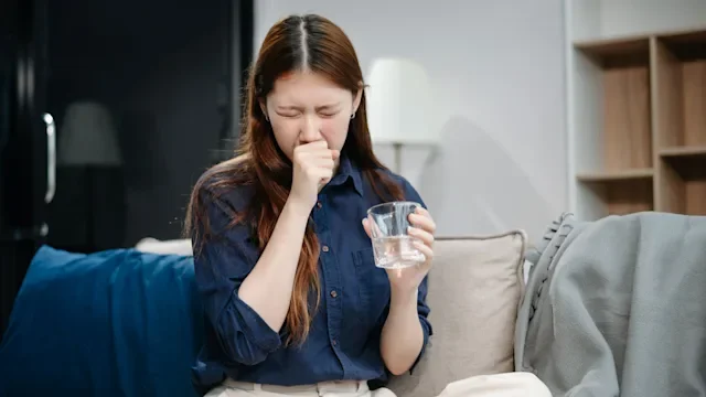 COVID-19: no fever: coughing holding water 2157736732