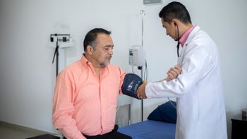 Latine health: doctor measuring blood pressure 1567842865