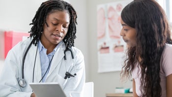 Yaz: medical professional speaking to patient 1429193251