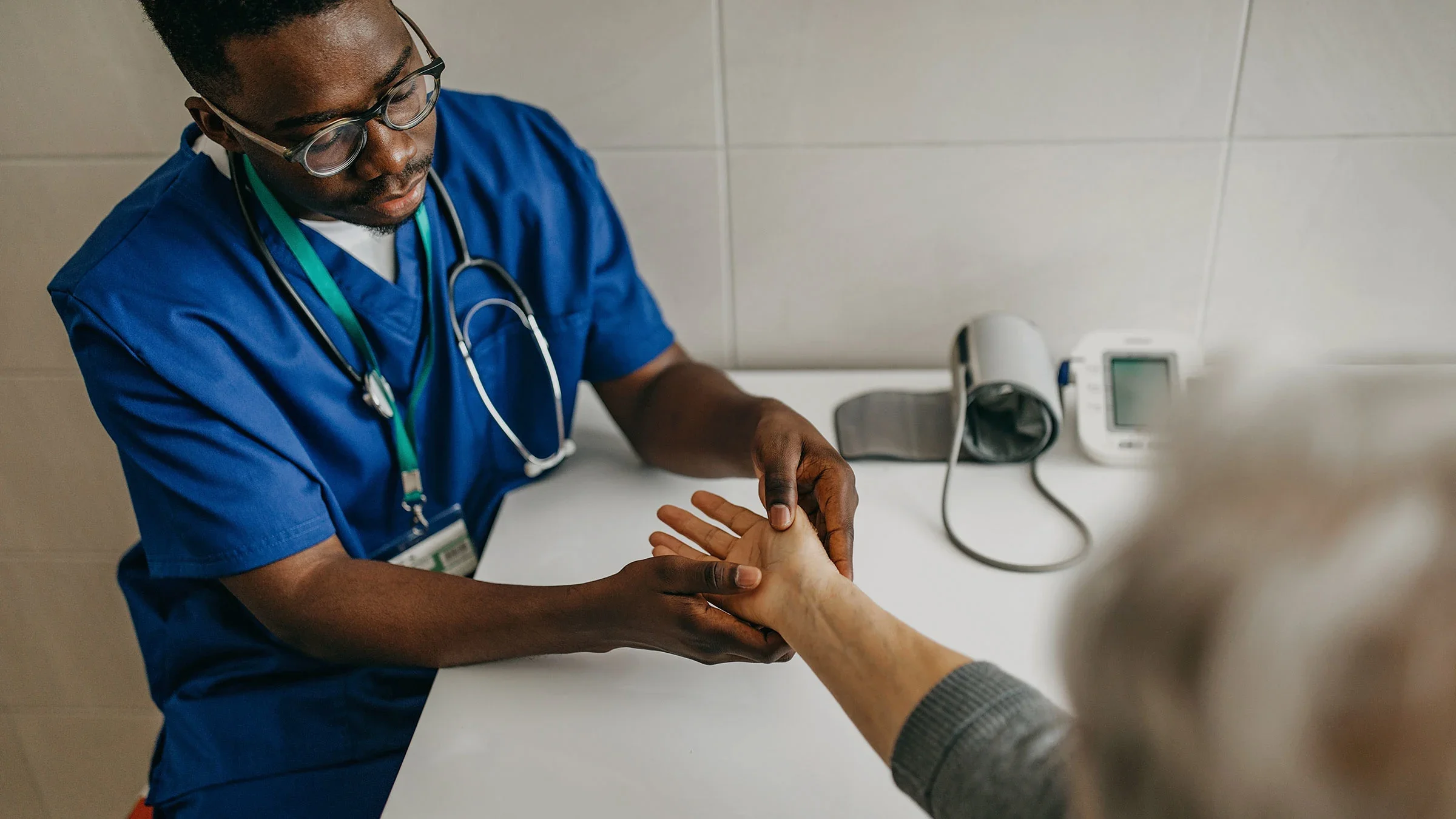 Arthritis: patient wrist examined 1289421913