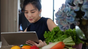 Colon cancer: Fiber: looking at tablet in kitchen 1392447577