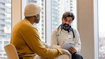 Pharmacy: healthcare professional speaking to patient 1496795538