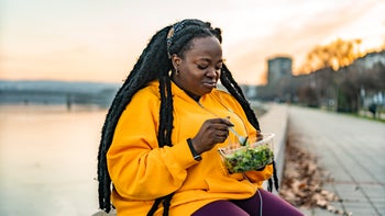 Xenical: woman eating a salad 1463684107