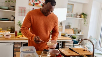 Health: Diet and nutrition: man preparing oatmeal 1477123015