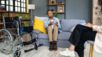 Mental health: disabled man at therapy session 1527755989