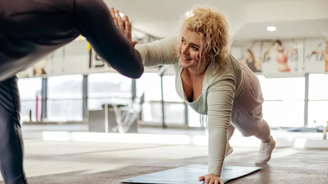 Weight-loss: woman doing plank exercise 2255549001