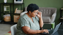 JAK inhibitors like Xeljanz, Rinvoq, and Opzelura can treat inflammatory conditions and even alopecia. View this list of JAK inhibitors to learn about their various uses.