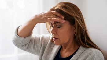 Migraine: woman with migraine 1277582543
