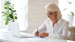 With the New Year upon us, we’ve compiled a pharmacist-backed list of 6 New Year’s resolutions for your health. Start making the best of your health now.