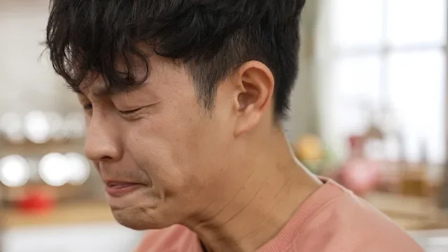Vaccines: Weird taste: grossed out expression 1388510585