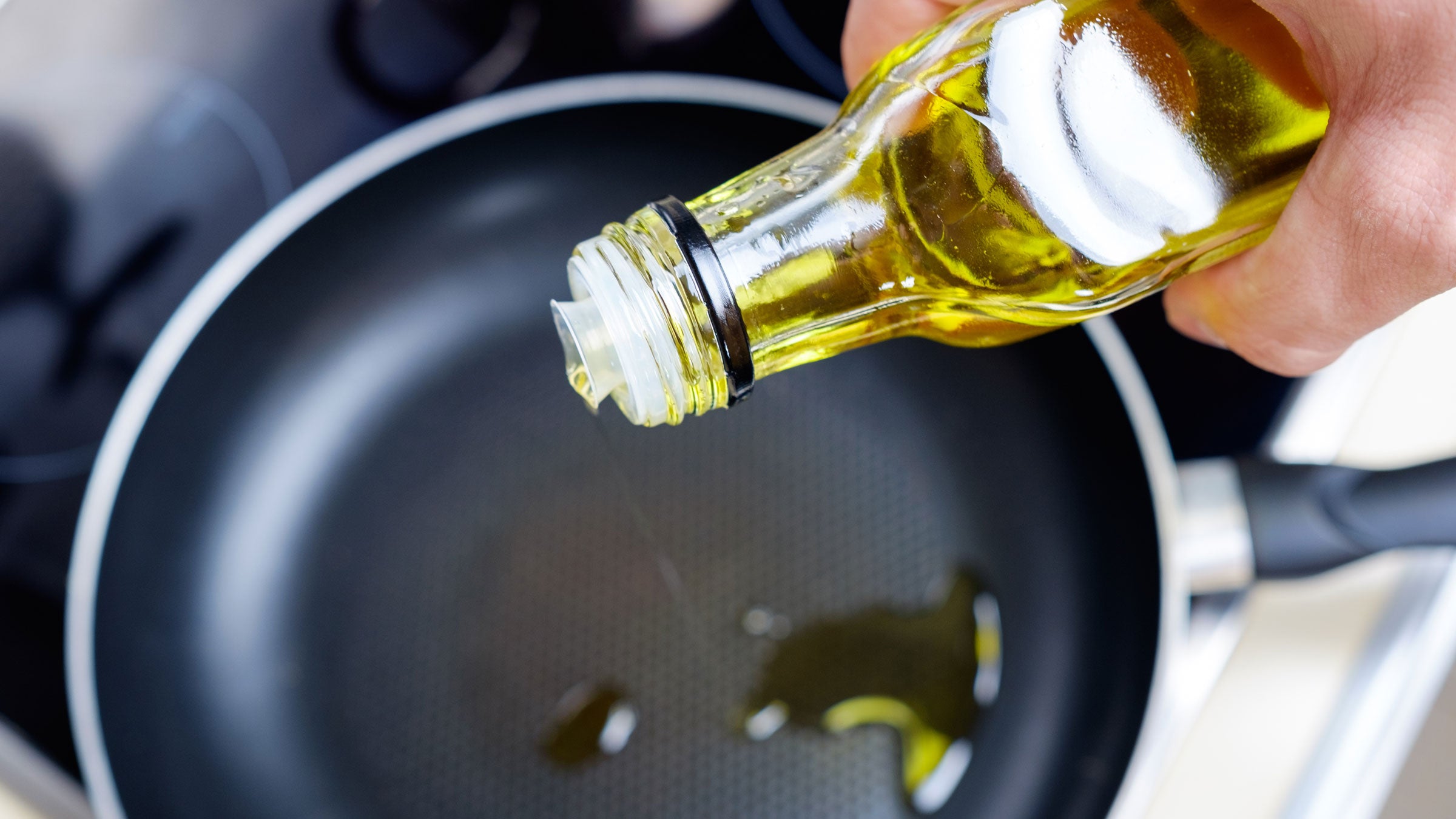 Health: Diet and nutrition: close up cooking oil in pan 639361650
