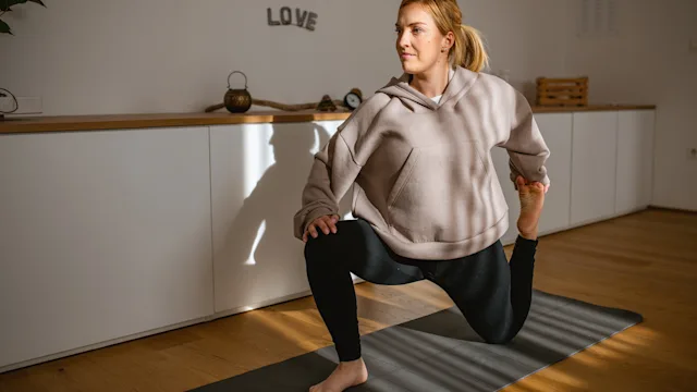 Movement exercise: kneeling quad stretch 1300053118
