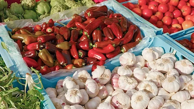 farmers market vegetable bins-1372077109
