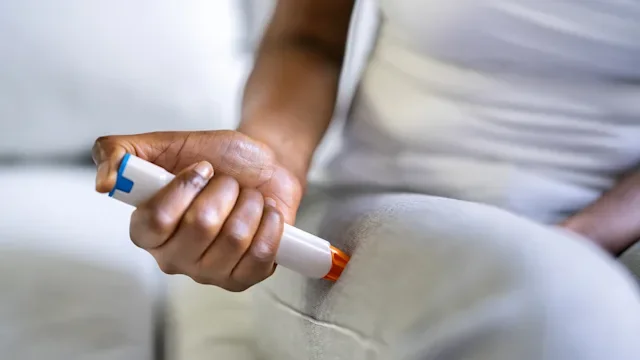 Health: Epinephrine epipen: closeup epipen leg injection 1435081495