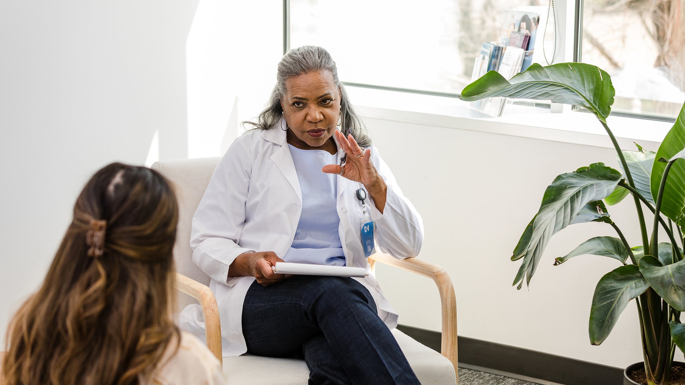 Tardive dyskinesia: doctor speaking to patient 1487357574