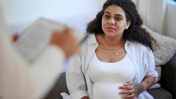 Pregnancy: pregnant woman at medical appointment 1476138780