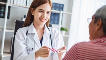 Pregabalin (Lyrica): Uses, Side Effects, Dosage & Reviews