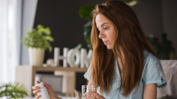 Famvir is an oral medication for infections caused by the herpes virus. Follow our famciclovir dosage guide to learn how to take it and when adjustments may be needed.