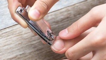 clipping big toe nail-852446242