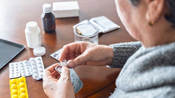 Alprazolam (Xanax): Uses, Side Effects, Dosage & Reviews