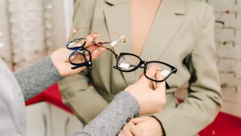 Eye: choosing eye glasses 2205774288